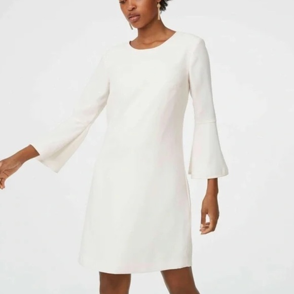 Club Monaco Dresses & Skirts - Club Monaco Bell Sleeve Shift Dress Size 00.